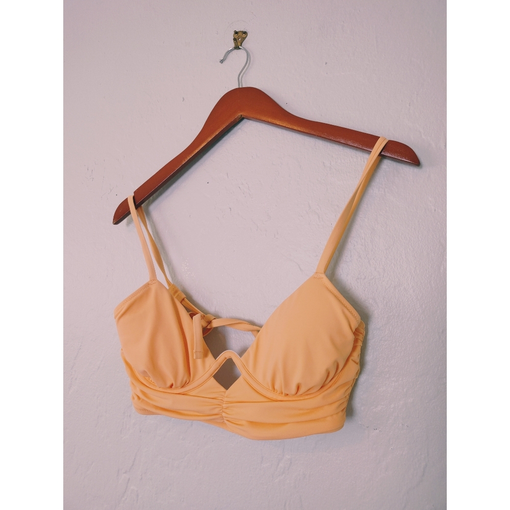 🦪 Neon peach bathing top